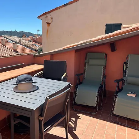 Апартаменти Authentic Old Duplex With Seaview Terrace Антіб