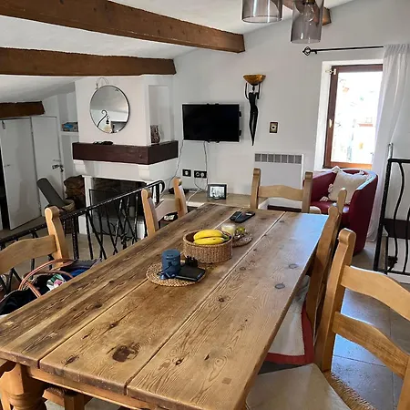Authentic Old Duplex With Seaview Terrace