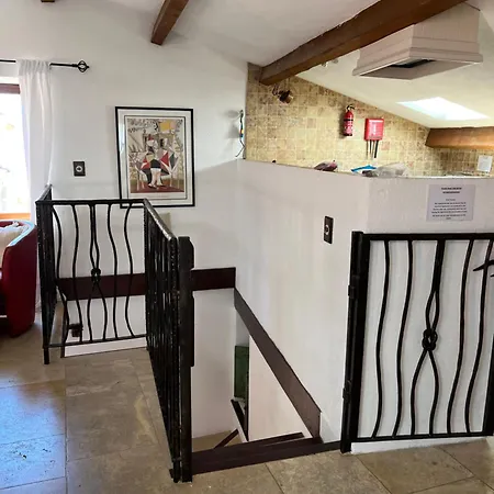 Апартаменти Authentic Old Duplex With Seaview Terrace