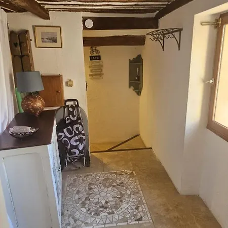 Authentic Old Duplex With Seaview Terrace *