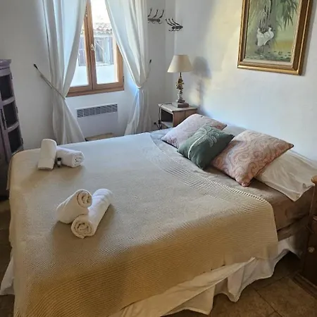 Authentic Old Duplex With Seaview Terrace * 昂蒂布