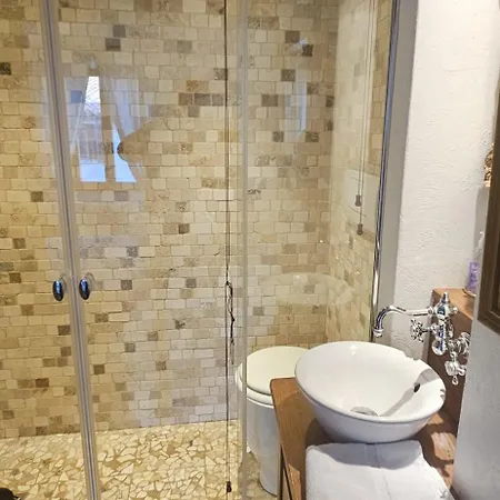 Authentic Old Duplex With Seaview Terrace 昂蒂布