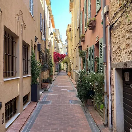 Authentic Old Duplex With Seaview Terrace *